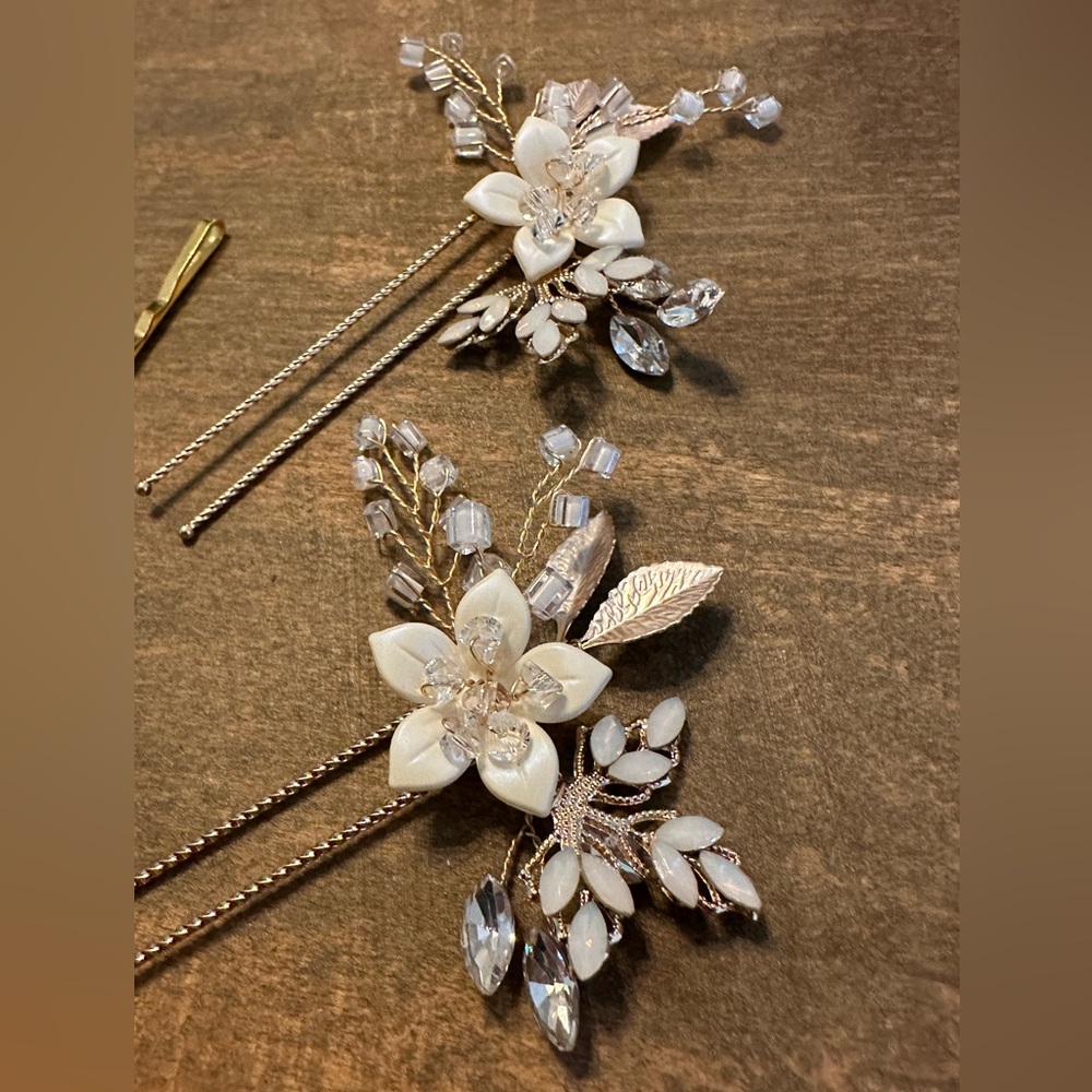 Bride hair accessory